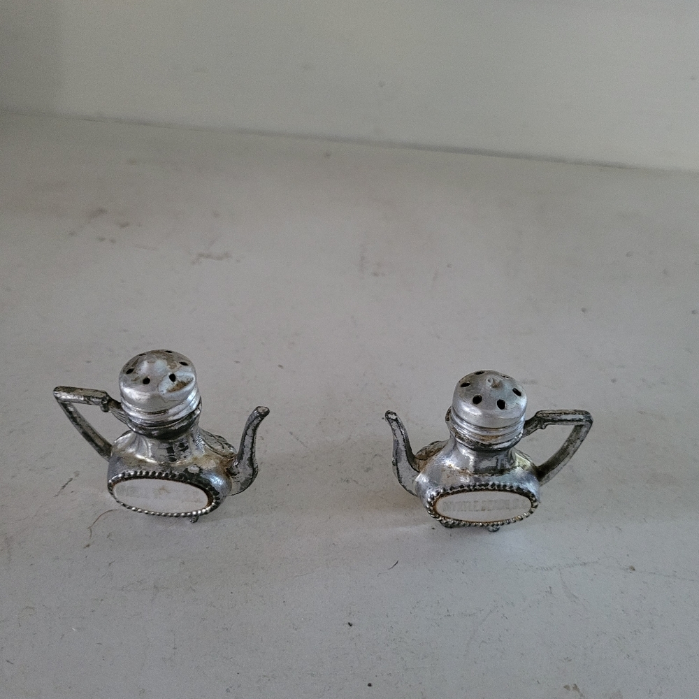 Teapot Shaped Salt and Pepper Shaker Sets